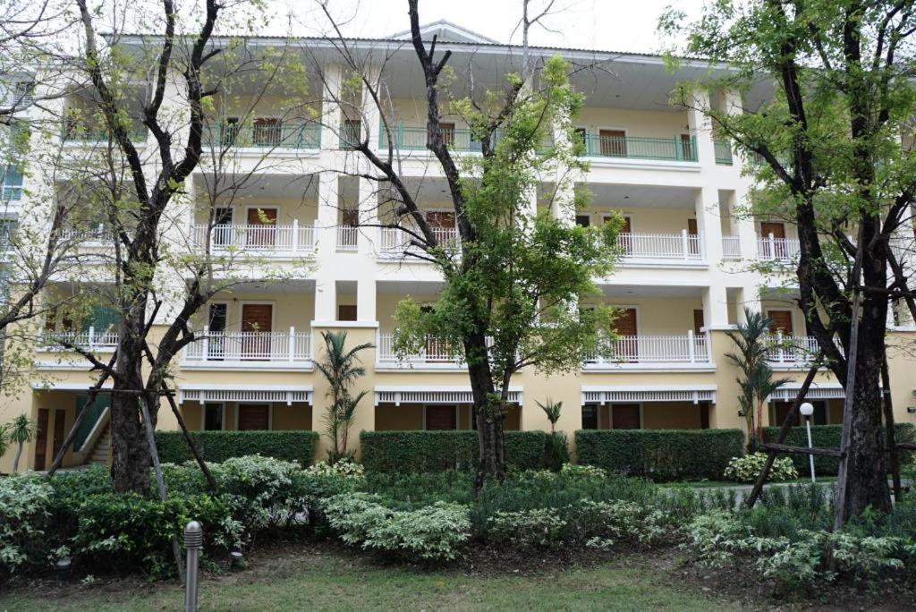 The One Residence Hotel Bangkok Luaran gambar