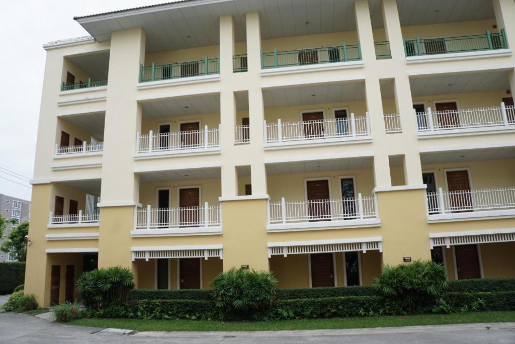 The One Residence Hotel Bangkok Luaran gambar