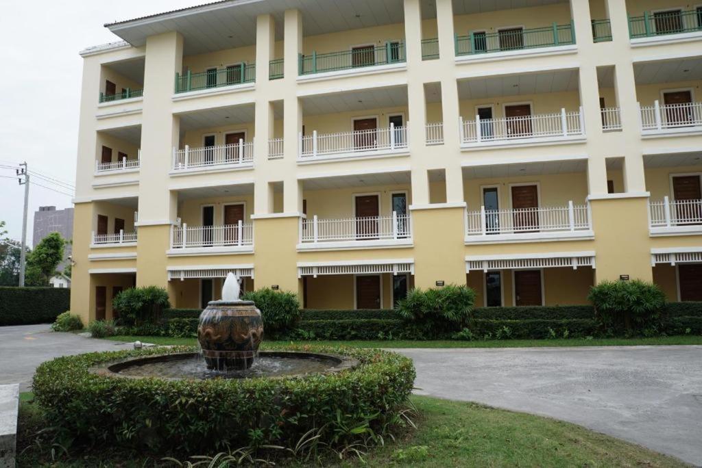 The One Residence Hotel Bangkok Luaran gambar