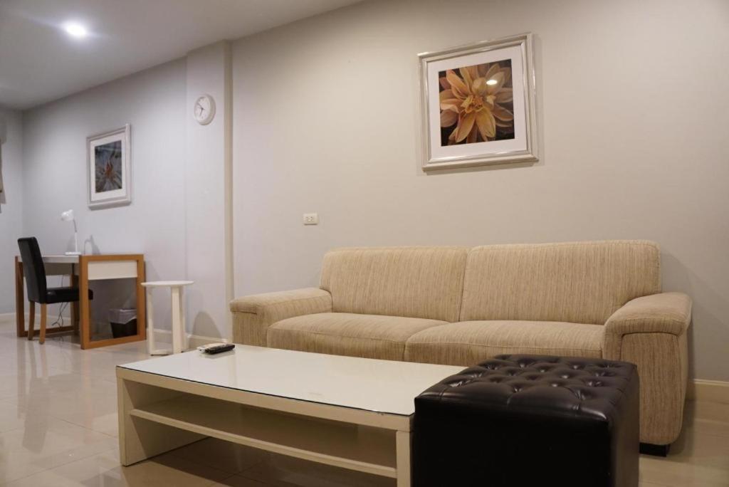 The One Residence Hotel Bangkok Luaran gambar